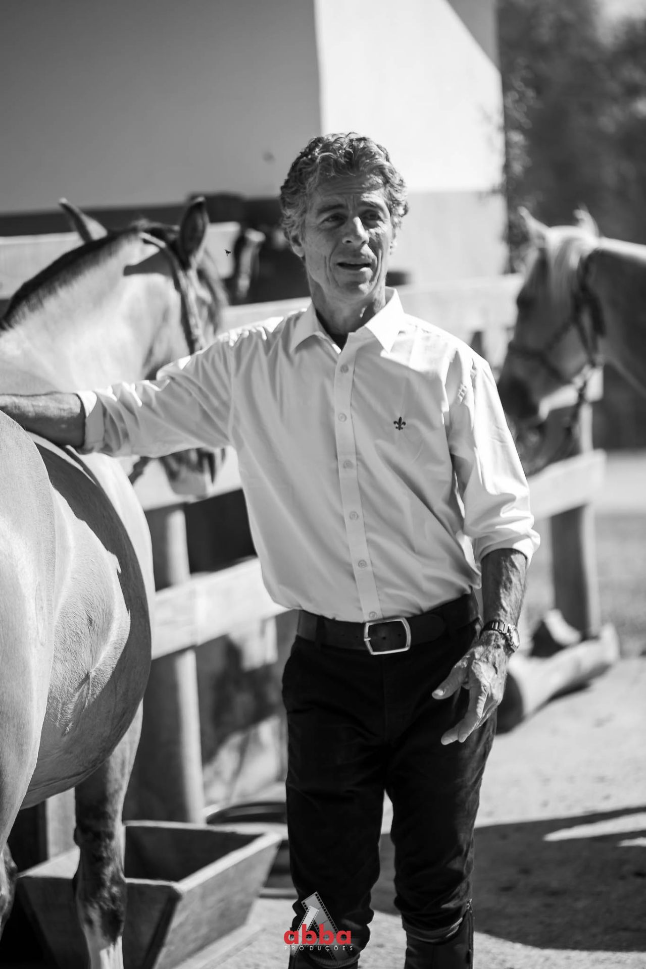 Hipólogo Paulo Guilhon com cavalos